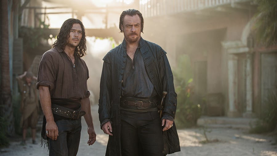 Luke Arnold as John Silver and Toby Stephens as Captain Flint in Black Sails