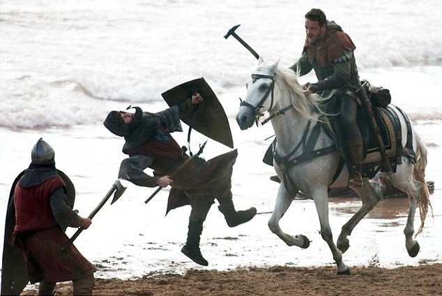 Russell Crowe as a melee combat warhorse-riding Robin Hood
