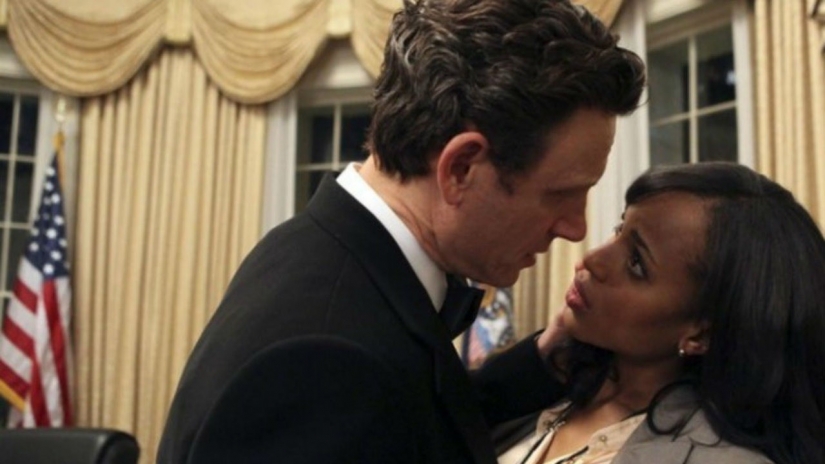 Fitz (Tony Goldwyn) and Olivia (Kerry Washington) in the Oval Office on Scandal