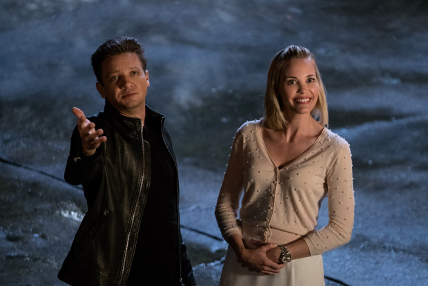 Jeremy Renner (Jerry) and Leslie Bibb (Susan) in a scene from the comedy Tag