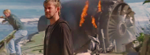 Charlie Pace (Dominic Monaghan) amid the plane wreckage on the island in the pilot episode of Lost