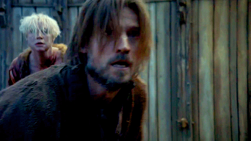 Jaime Lannister (Nikolaj Coster-Waldau) saves Brienne of Tarth (Gewndoline Christie) from a bear in Game of Thrones