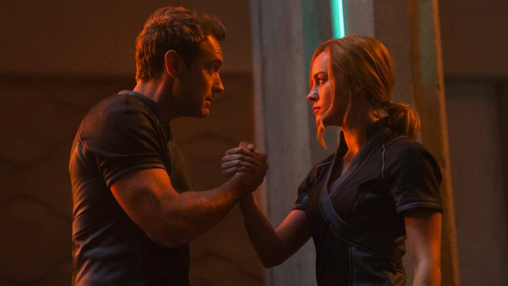 Yon-Rogg (Jude Law) and Vers (Brie Larson) in Captain Marvel