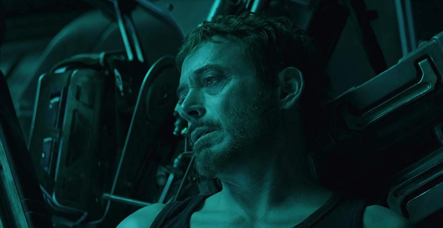 Tony Srak (Robert Downey, Jr.) adrift in space at the beginning of Avengers: Endgame