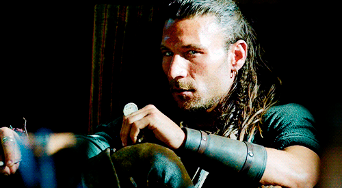Zach McGowan as the pirate Charles Vane in Black Sails