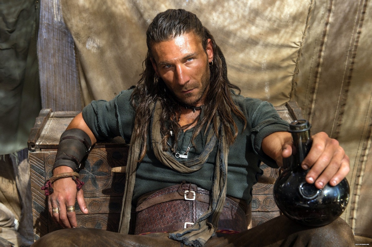 Zach McGowan stars as pirate captain Charles Vane in Black Sails