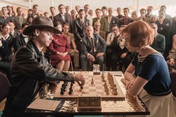 Benny Watts (Thomas Brodie-Sangster) and Beth Harmon (Anya Taylor-Joy) play chess for the U.S. Open Championship in Las Vegas in episode 3 of The Queen's Gambit