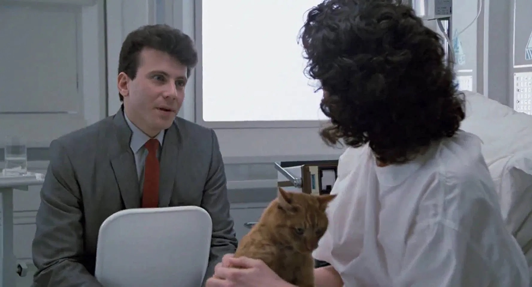 Paul Reiser as Carter Burke with Jones the cat in Aliens